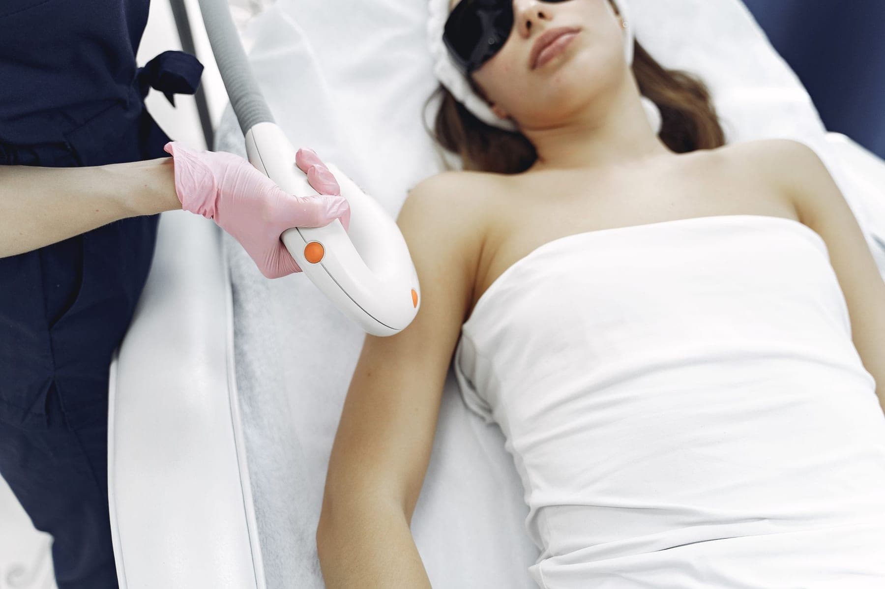 Ansigtsbehandling på Glow Clinic